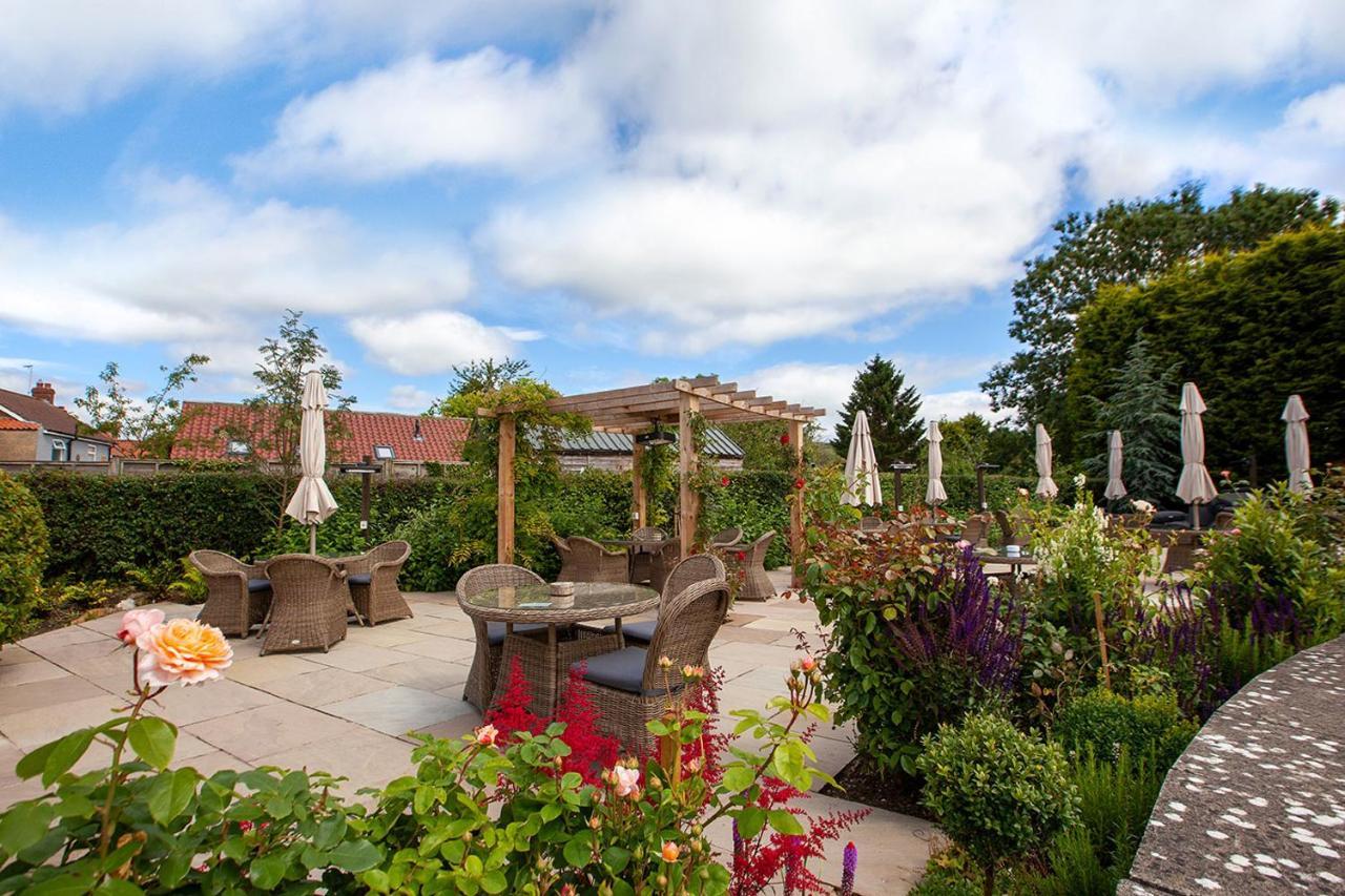The Fox And Hounds Country Inn Pickering Exterior photo